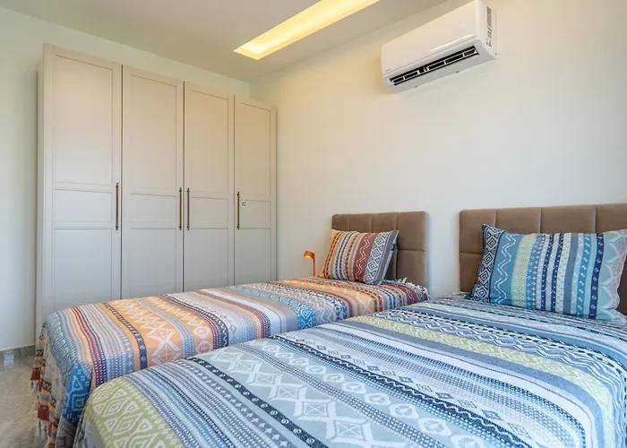 & Pool Family Duplex 아파트 알란야