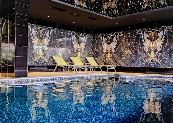 & Pool Family Duplex شقة